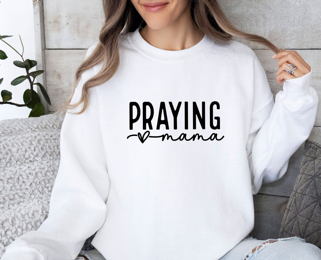 Praying Mama Sweater - lismoreboutique - Sweatshirt - Christian_Mom_Gift