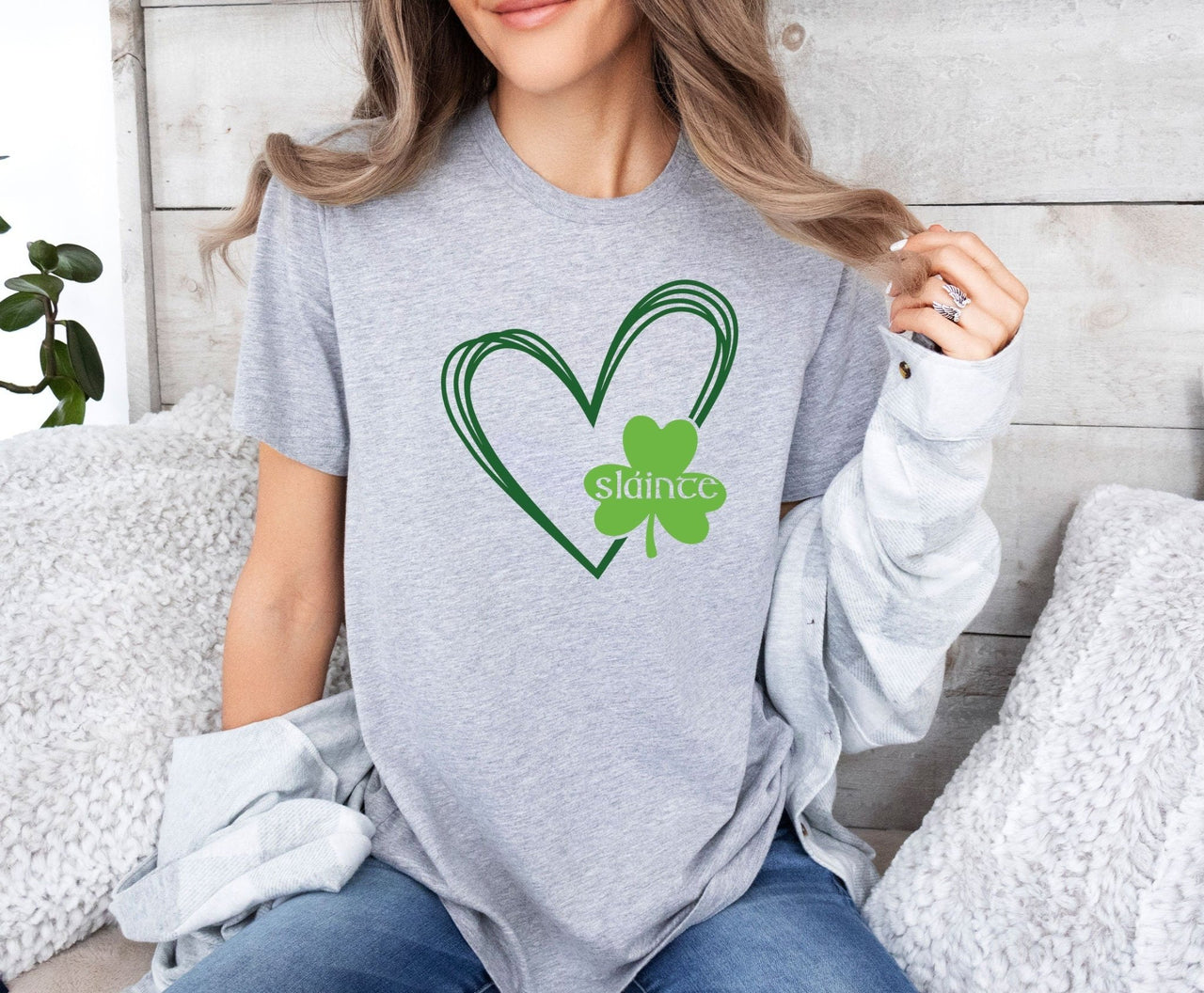 Slainte Tshirt - lismoreboutique - Unisex T-Shirt - Clover_T_shirt