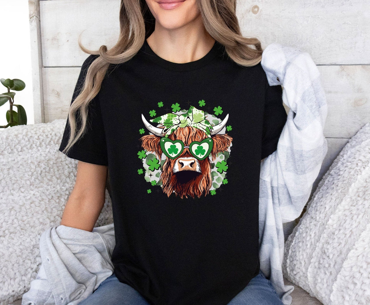 Highland Cow Shirt - lismoreboutique - Unisex T-Shirt - clover_cow_shirt